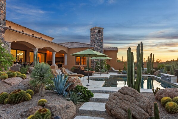 A heated pool - Cave Creek Serenity and Privacy with Gorgeous Mountain and Desert Views! (Cave Creek)