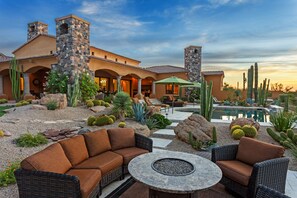 Terrace/patio - Cave Creek Serenity and Privacy with Gorgeous Mountain and Desert Views! (Cave Creek)