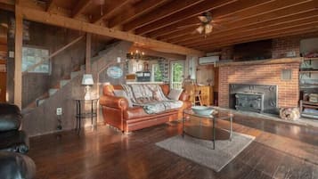 Fireplace, DVD player