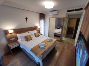 Blackout drapes, iron/ironing board, bed sheets, wheelchair access