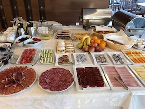 Petit-déjeuner buffet