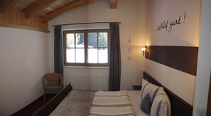 Leilighet, 2 soverom, balkong | Safe på rommet, wi-fi (inkludert) og sengetøy