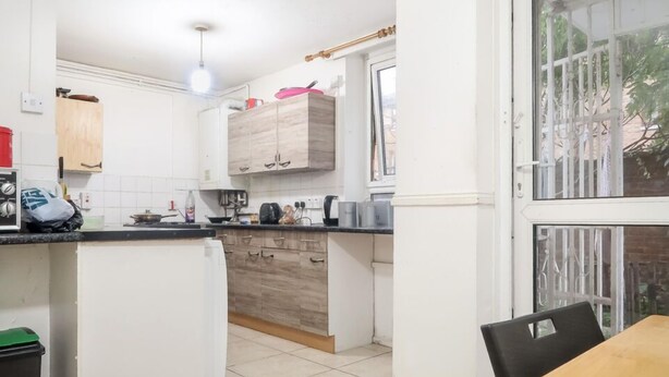 Unclassified image, 1 of 13, button - Teviot Street - Deluxe Double Room (London)