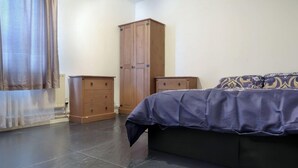 Unclassified image, 4 of 13, button - Teviot Street - Deluxe Double Room (London)