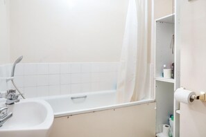 Apartamento | Banheiro | Produtos de toalete grátis, toalhas de banho