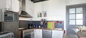 Grande maison avec piscine couverte, flipper et charme industriel en pleine campagne