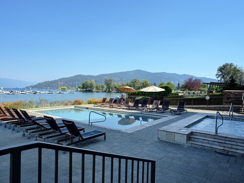 Modern Décor & Mountain Views-Seasons at Sandpoint