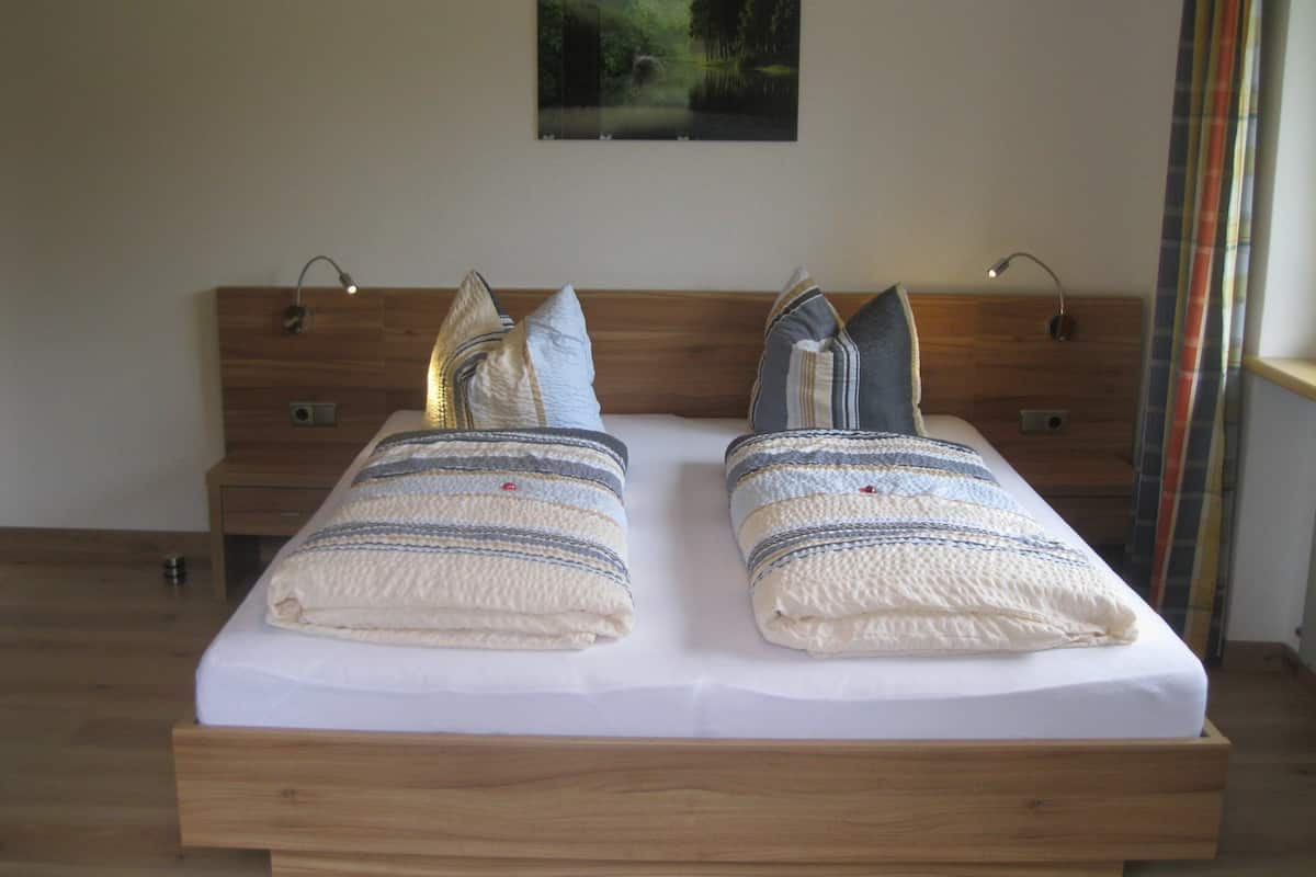Apartment, 2 Bedrooms (Stoanerhof) | In-room safe, desk, laptop workspace, free cribs/infant beds