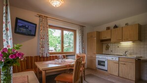 Leilighet, 2 soverom (Stoanerhof) | Spiseområde på rommet