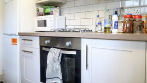 Unclassified image, 5 of 19, button - Clemence Road - Deluxe Double Room (London)