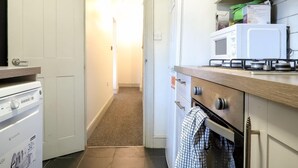 Unclassified image, 2 of 19, button - Clemence Road - Deluxe Double Room (London)