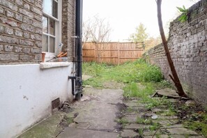 Garden - Clemence Road - Deluxe Double Room (London)