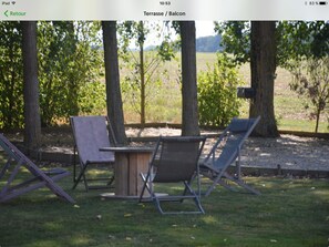 Property grounds - country house, sleeps 9, near Baie de SOMME, Amiens. (Jumel)