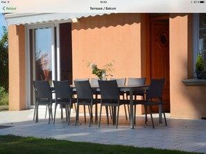 Outdoor dining - country house, sleeps 9, near Baie de SOMME, Amiens. (Jumel)