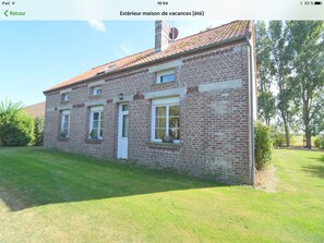 Exterior - country house, sleeps 9, near Baie de SOMME, Amiens. (Jumel)