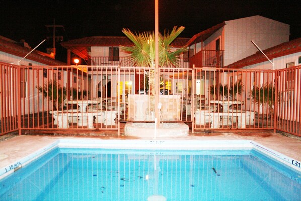 2 piscine all'aperto