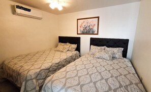 Habitación Confort, 1 habitación, vistas a la piscina | Ropa de cama de alta calidad y colchones Select Comfort