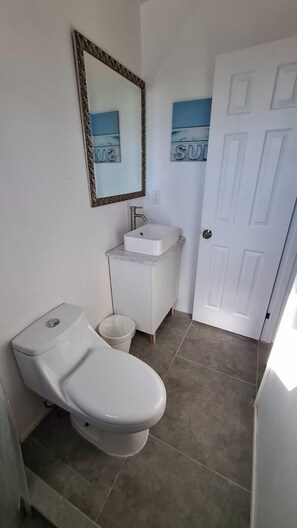 Traditional Room | Bathroom