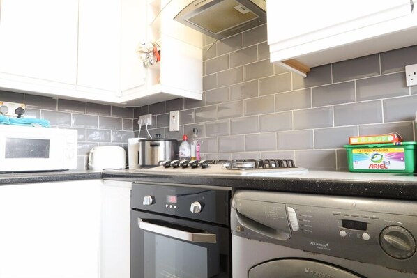 Apartment | Private kitchen - Ponsonby House - Deluxe Double Room (London)