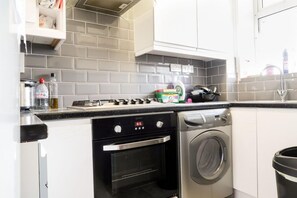 Apartment | Private kitchen - Ponsonby House - Deluxe Double Room (London)