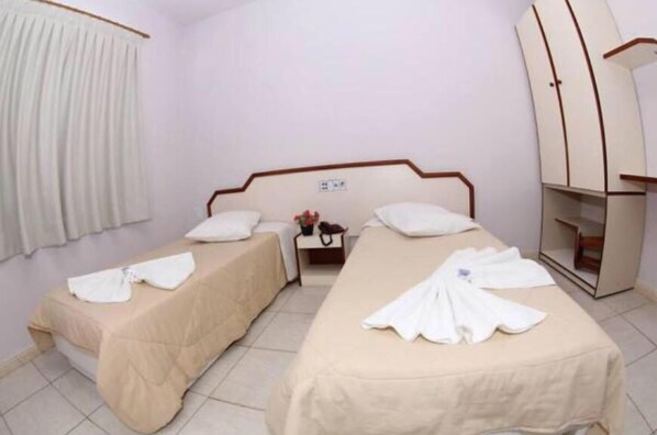 Comfort Double Room Single Use | Desk, blackout curtains, free WiFi, bed sheets