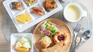 Free daily buffet breakfast