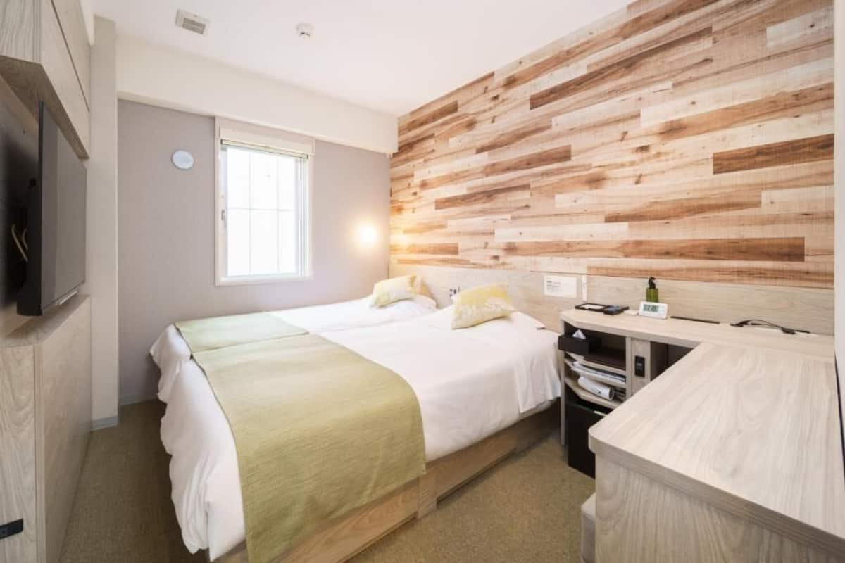 Compact twin Room, Non Smoking | 1 bedroom, desk, iron/ironing board, free WiFi