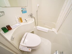 Articles de toilette gratuits, sèche-cheveux, serviettes fournies