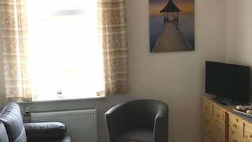 Apartment, 1 Schlafzimmer (Groe A) | Wohnbereich | Flachbildfernseher