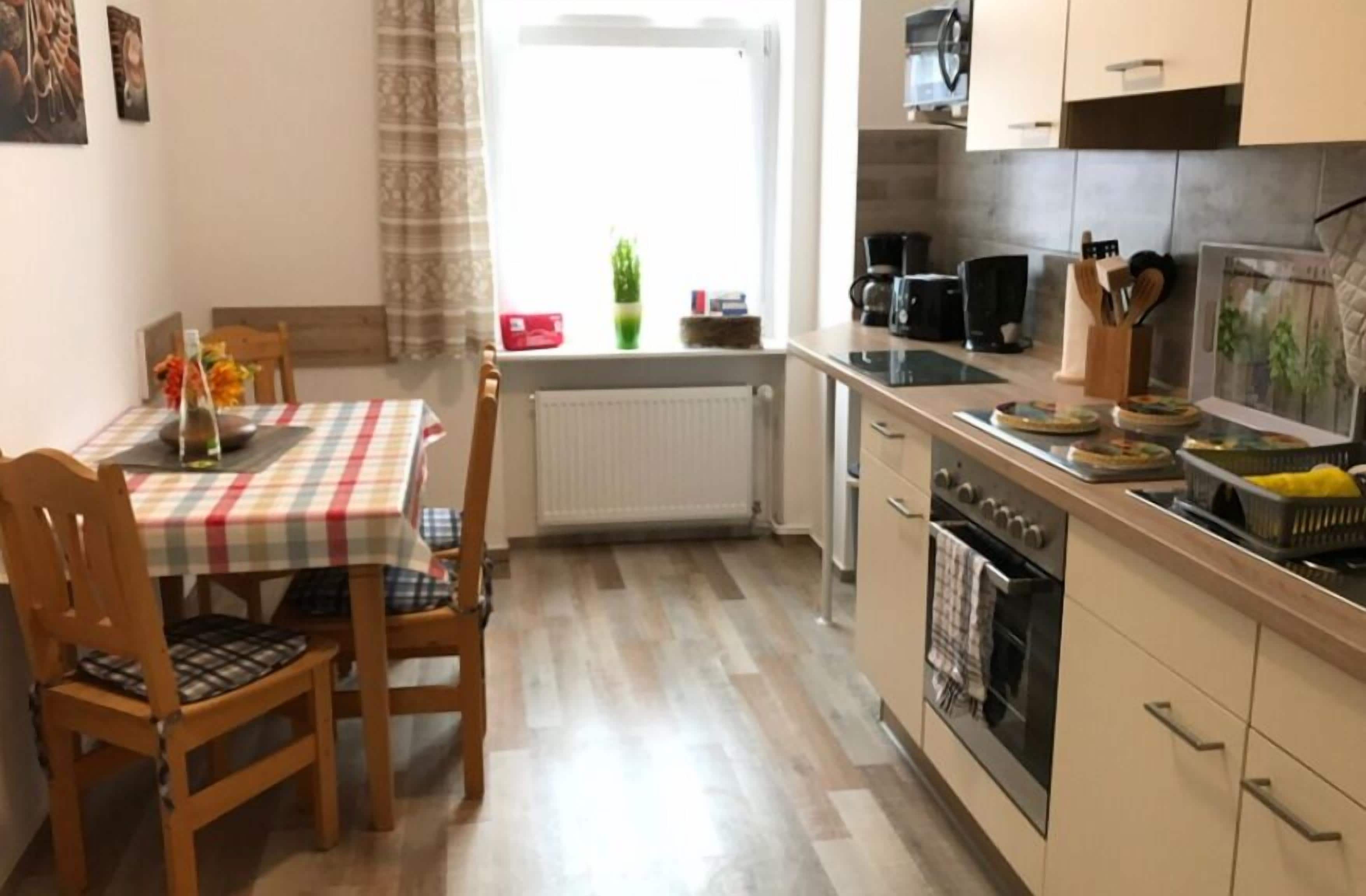 Apartment, 2 Schlafzimmer (Groe F) | Eigene Küche | Kühlschrank, Mikrowelle, Ofen, Herdplatte