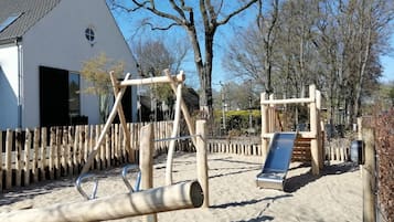 Children’s play area – outdoor