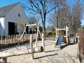 Area giochi per bambini (all'aperto)