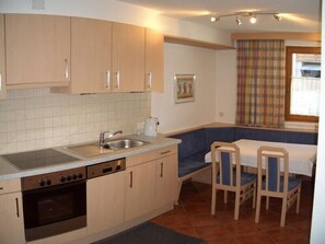 Economy Condo, 2 Queen Beds, Mountain View (Top 1) | Individually decorated, individually furnished, cribs/infant beds