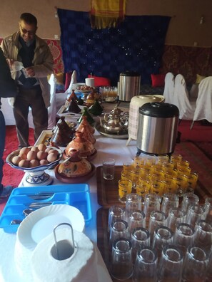 Breakfast, lunch, dinner served; local cuisine