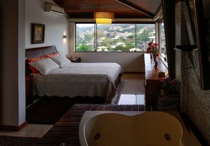 Casa | 6 quartos, camas extras/dobráveis (sobretaxa), Wi-Fi de cortesia