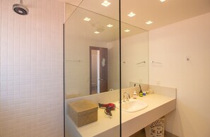 Villa | Badezimmer | Dusche