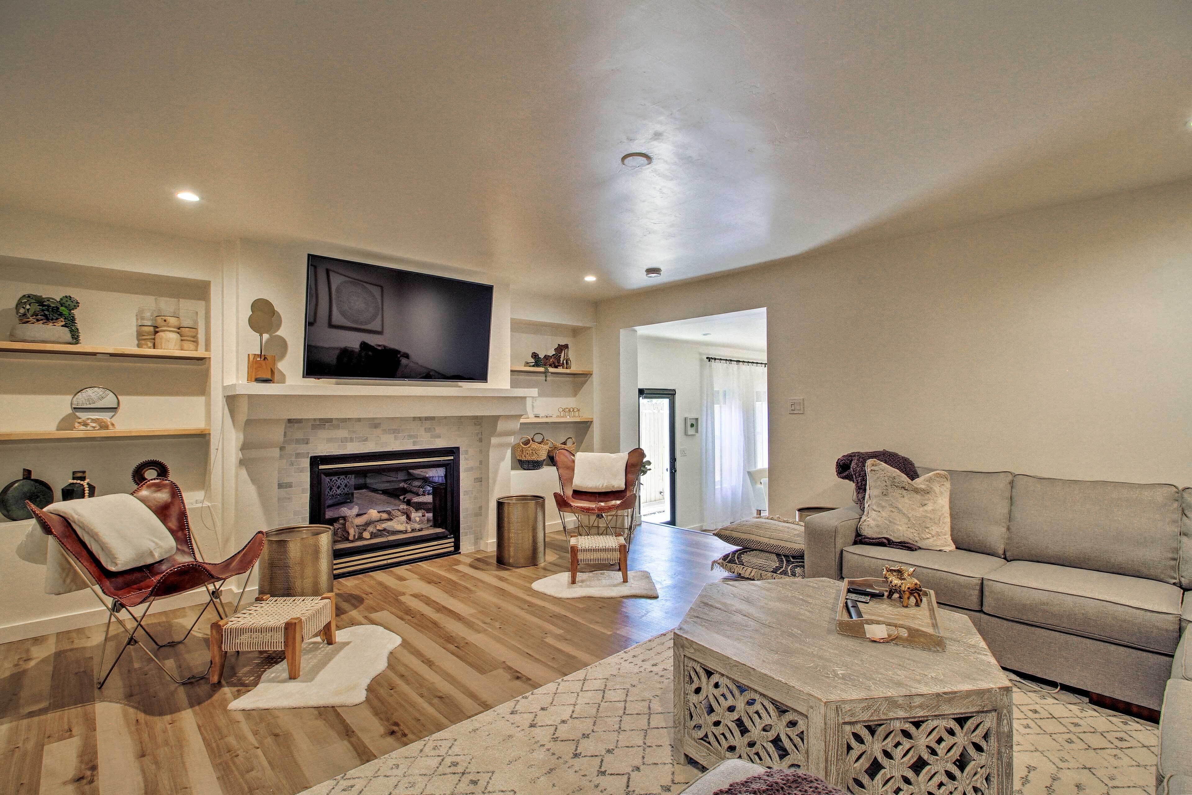 TV, fireplace