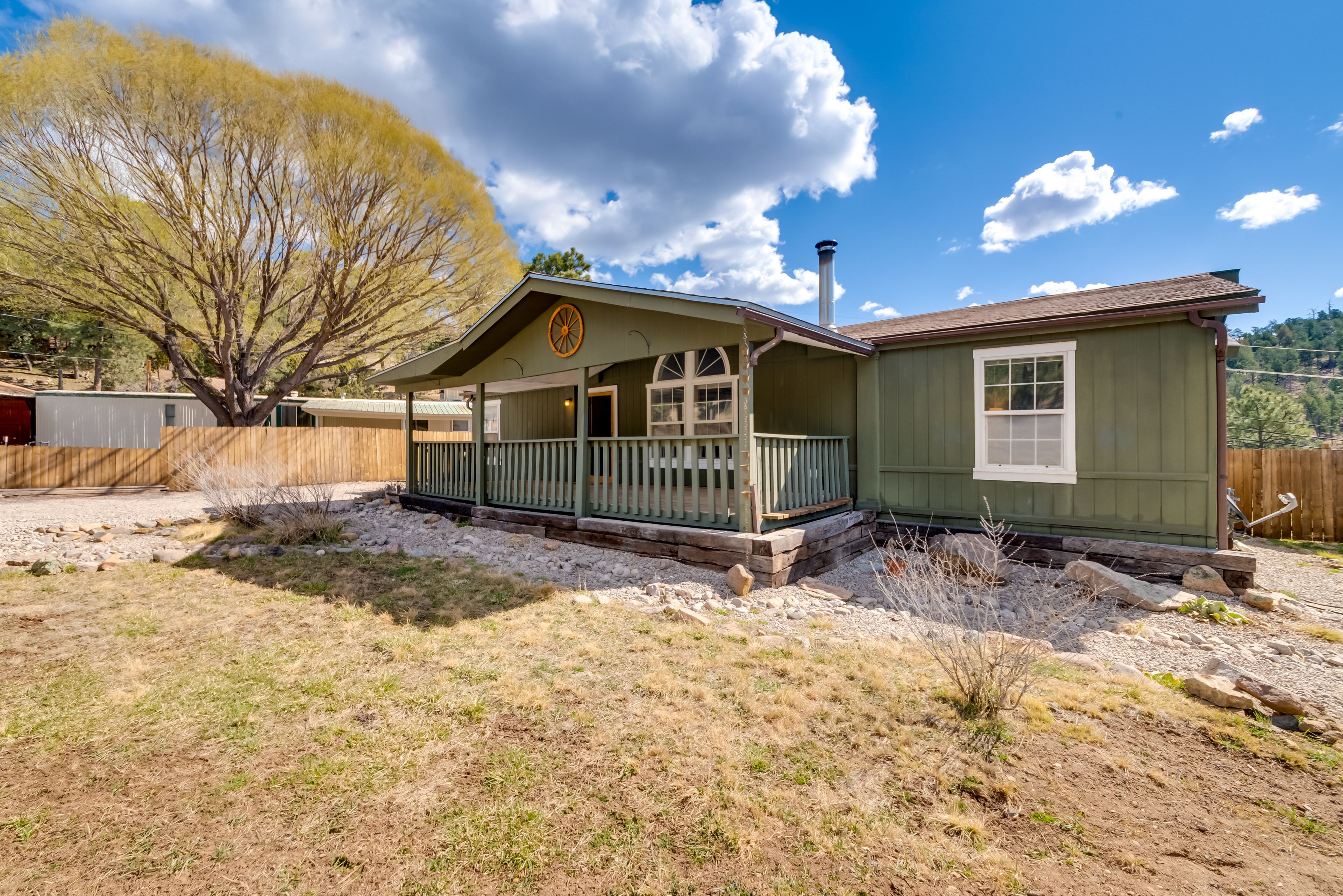 Lovely Ruidoso Cabin w/ Deck - 14 Mi to Ski Apache