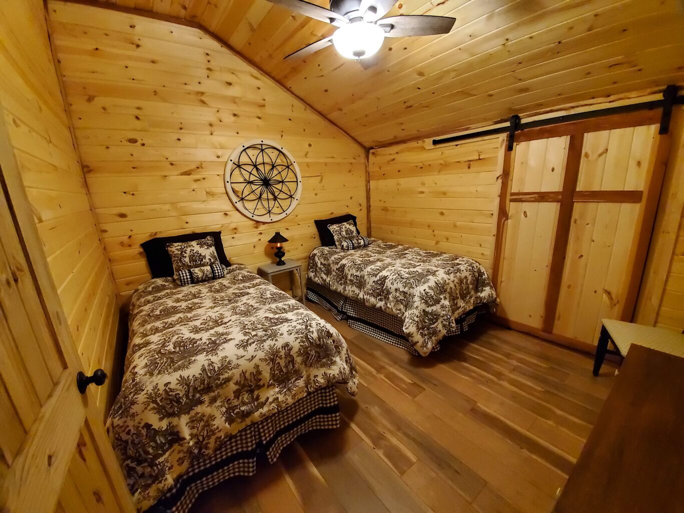 2 chambres, fer et planche à repasser, Wi-Fi gratuit, draps fournis