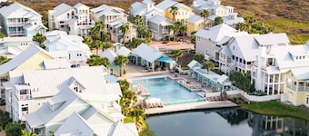 Lakefront Beach Home in Cinnamon Shore w/ Vaulted Ceilings & Amenity Access