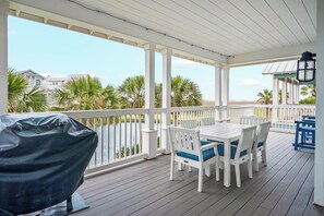 Outdoor dining - Lakefront Beach Home in Cinnamon Shore w/ Vaulted Ceilings & Amenity Access (Port Aransas)