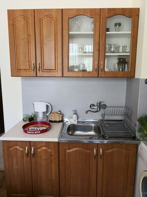 Microwave, coffee/tea maker, cookware/dishes/utensils