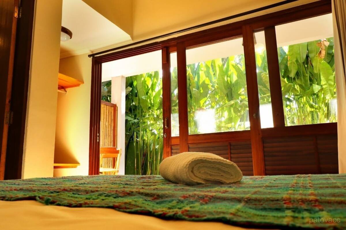 Rideaux occultants, chambres insonorisées, Wi-Fi gratuit, draps fournis