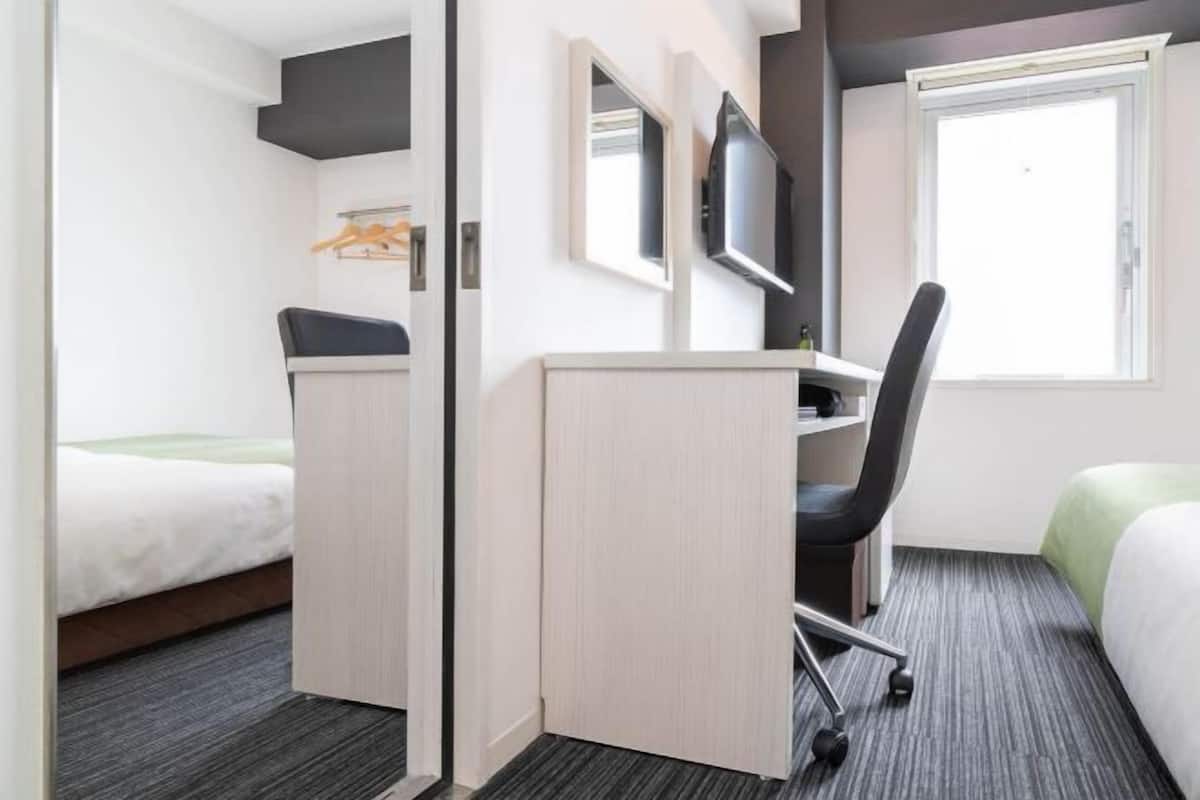1 bedroom, desk, soundproofing, free WiFi