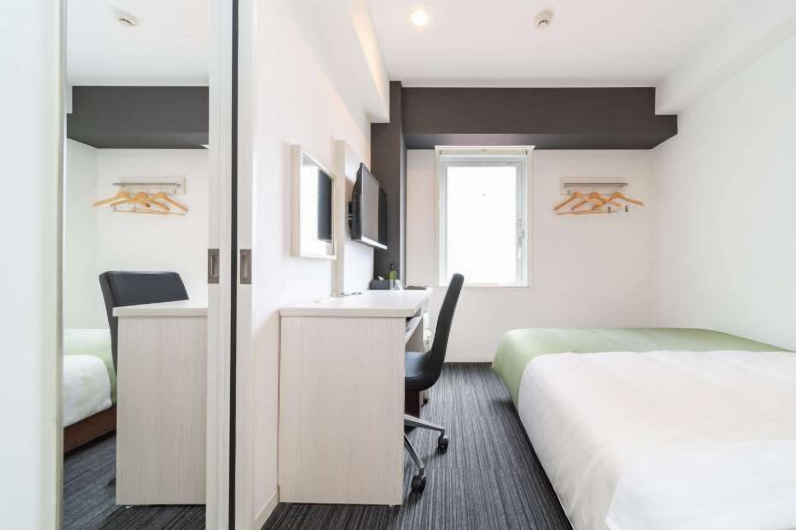 Skrivebord, lydisolert, wi-fi (inkludert) og sengetøy