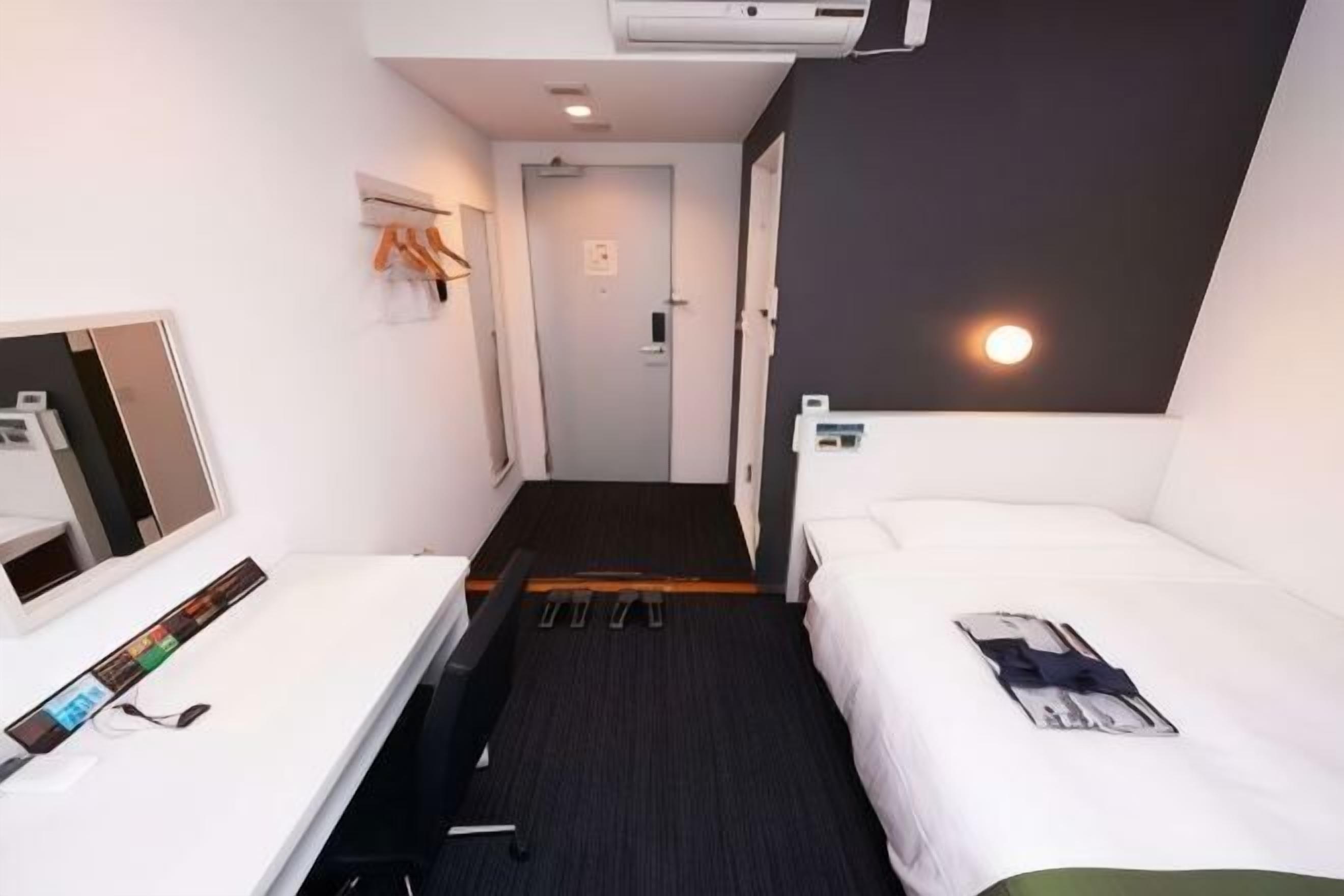 Skrivebord, lydisolert, wi-fi (inkludert) og sengetøy