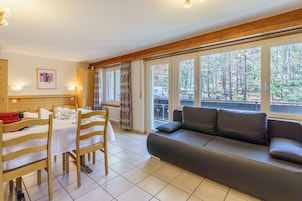 Tabla de planchar con plancha, cunas gratuitas y wifi gratis