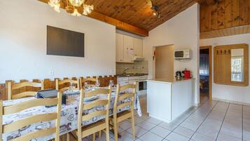 Apartment, 2 Schlafzimmer (Nr. 811, Cleaning CHF 100,00) | Eigene Küche | Kühlschrank, Ofen, Herdplatte, Geschirrspüler