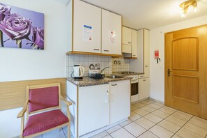 Kühlschrank, Ofen, Herdplatte, Geschirrspüler