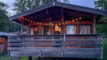 Chalet, 1 tweepersoonsbed, terras (Etoile) | Woonruimte | Televisie en een open haard